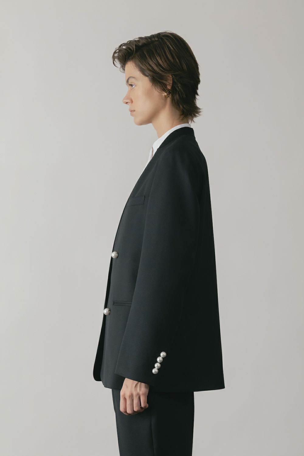 NO COLLAR JACKET[ブラック×パールボタン] | CINOH 