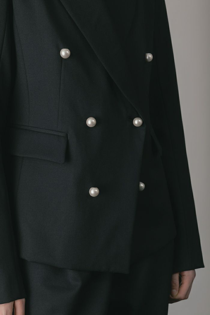 【美品】CINOHパールボタン　ジャケット　黒 CINOH @cinoh_officialの BLACK FORMAL COLLECTION パールボタンが
