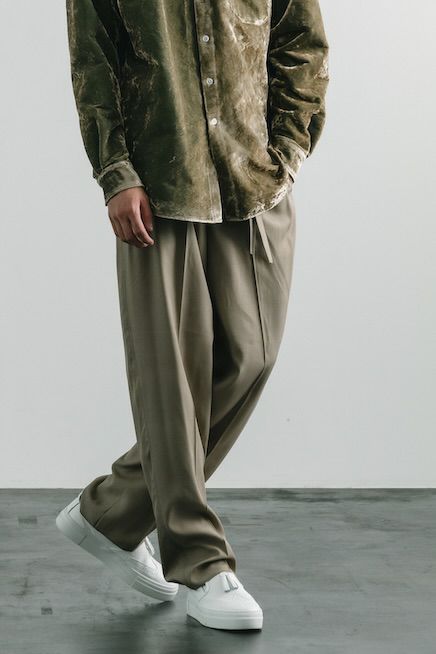 comoli 24ss KHAKI チノパン　サイズ２　【美品】 24SS COMOLI コモリ KHAKI チノパンツ 2 - メルカリ